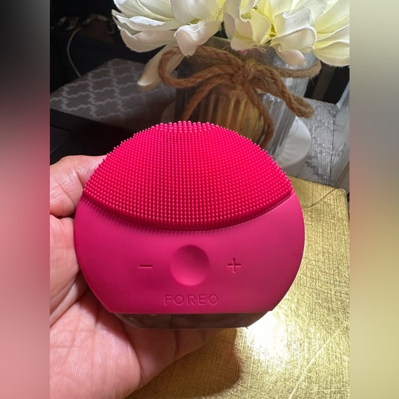 FOREO LUNA mini 2 Silicone Dual-Sided Facial Cleansing Brush , Works Perfectly - Picture 5 of 10